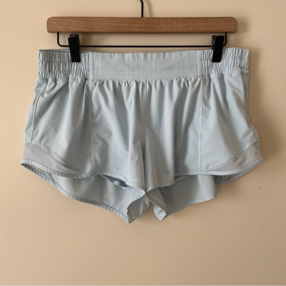 Lululemon Hotty Hot Low-Rise Lined Short 2.5" Powder Blue Size 12 W7AUSR